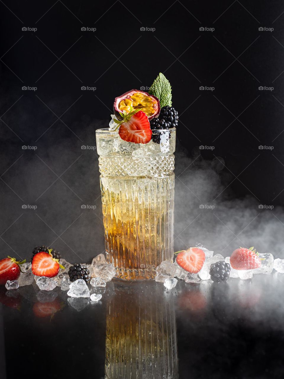 Iced tea topped with fruits 
