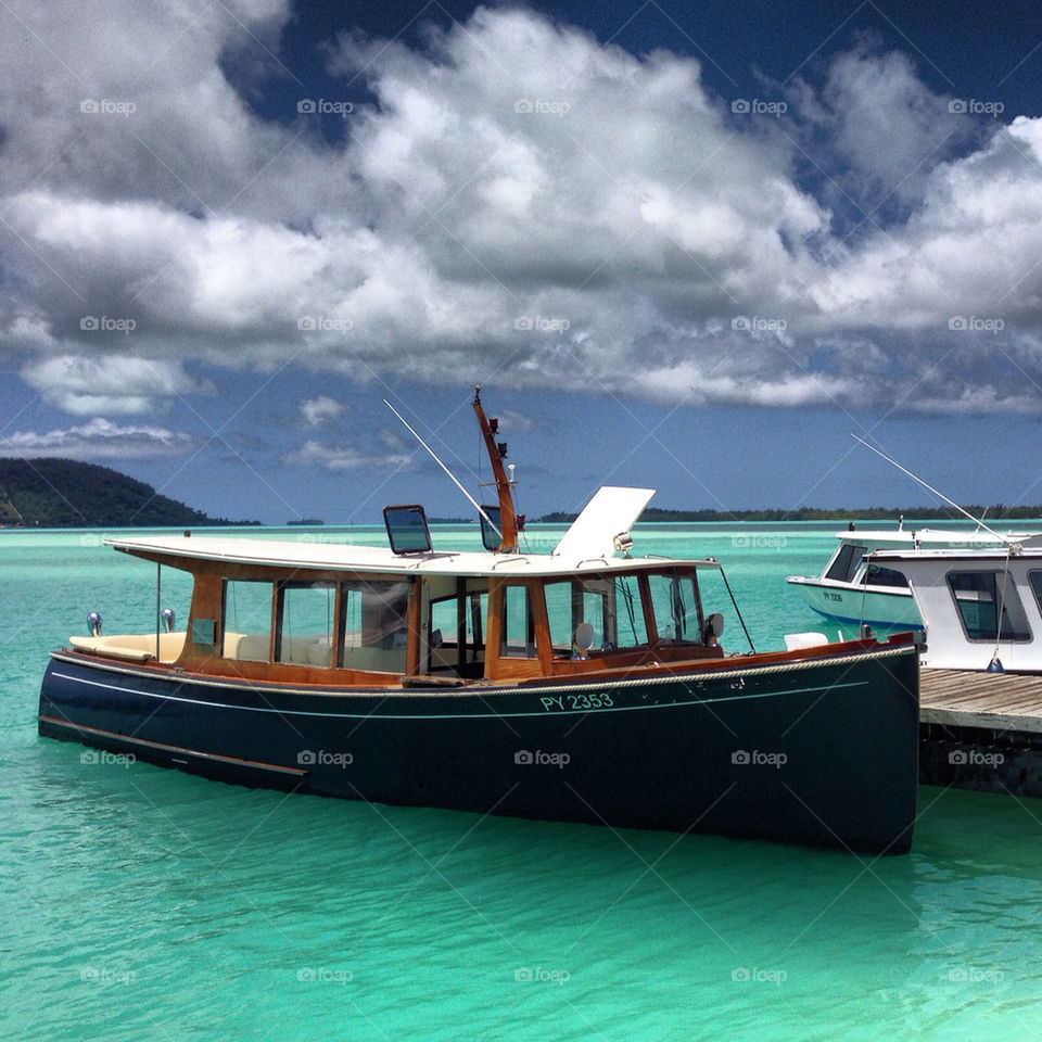 ocean water vacation boat by theemuki