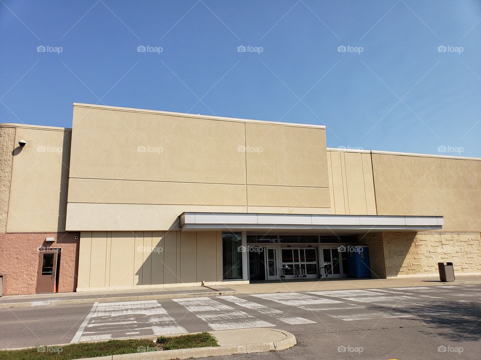 empty retail building in strip mall