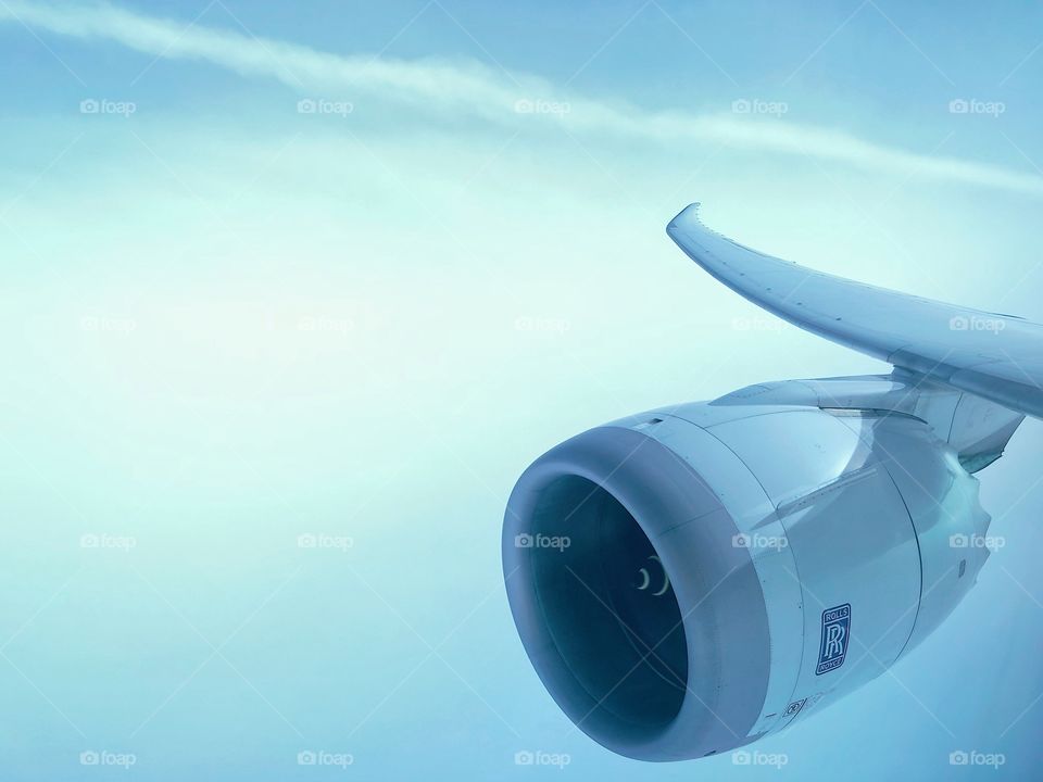 Rolls-Royce power make thrust for Boeing 787-800 Dreamliner at 43.000 ft