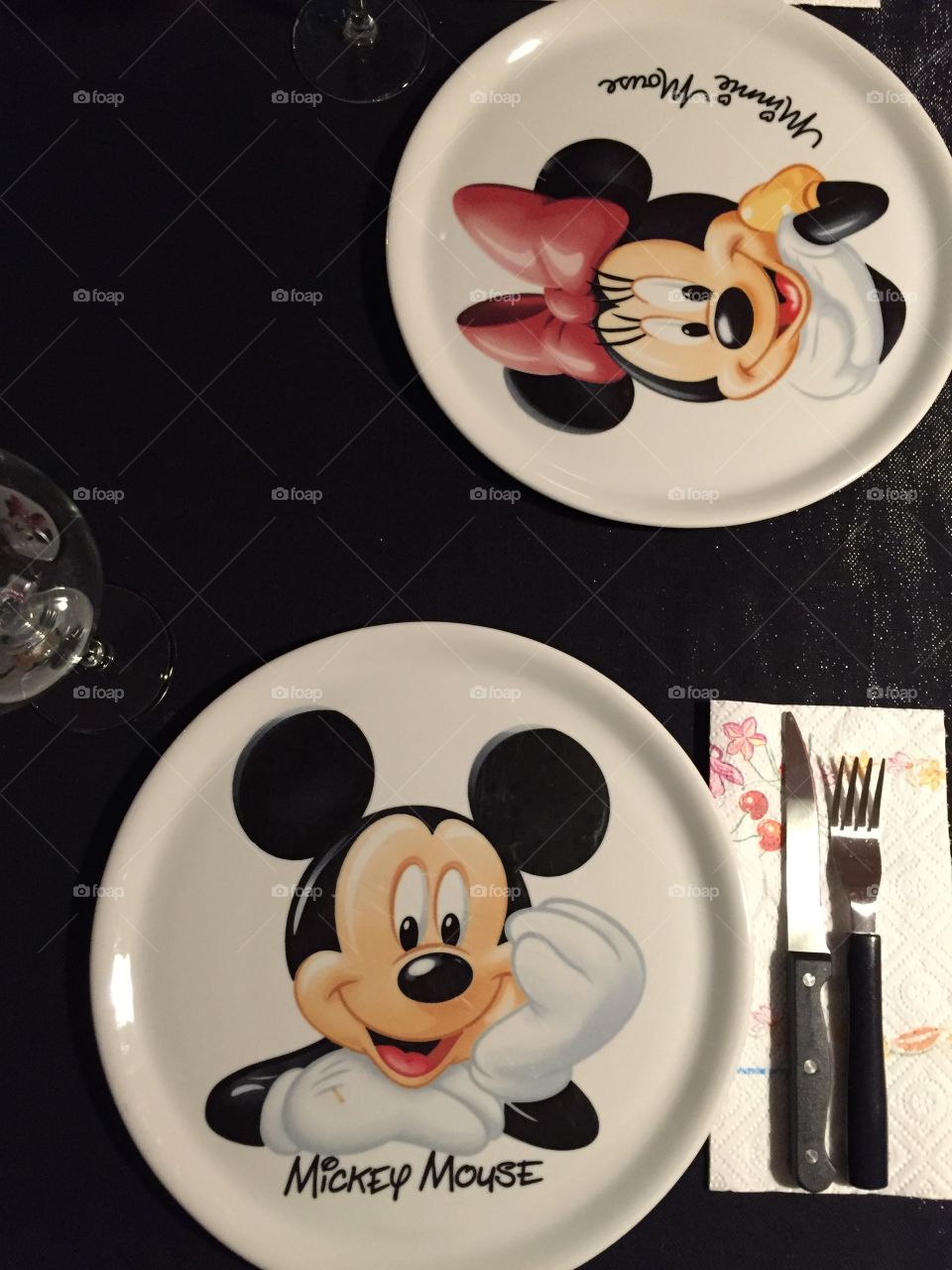 A nice table with a Micky mouse and Minnie's plates