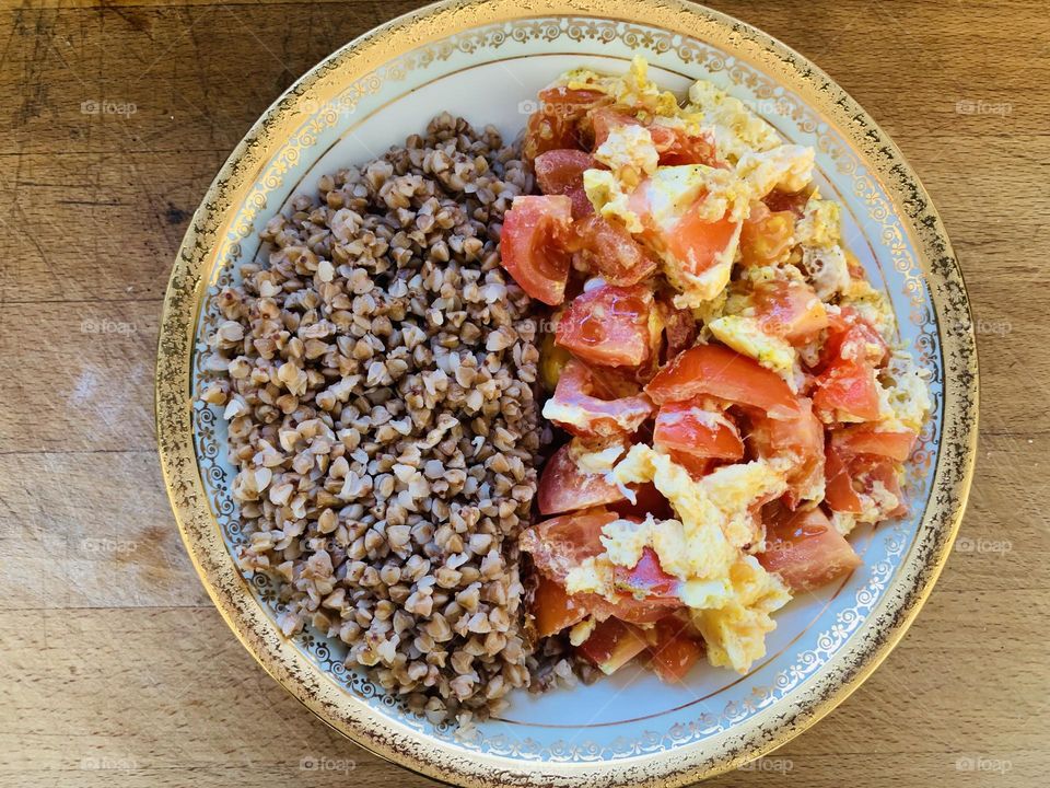 buckwheat and tomatoes with scrambled eggs
