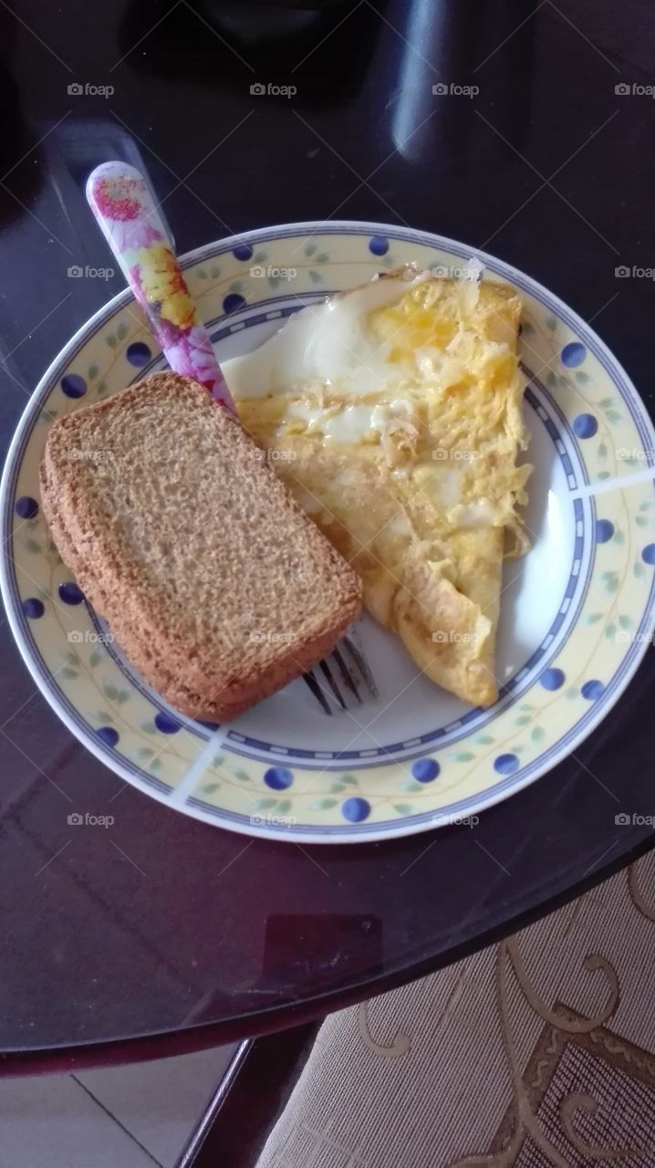desayuno tostadas huevos delicioso