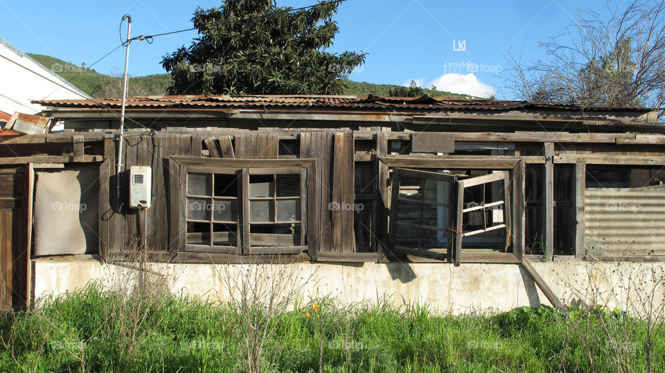 VALLEY BROKEN HOME -€ Leonardo Kubrick