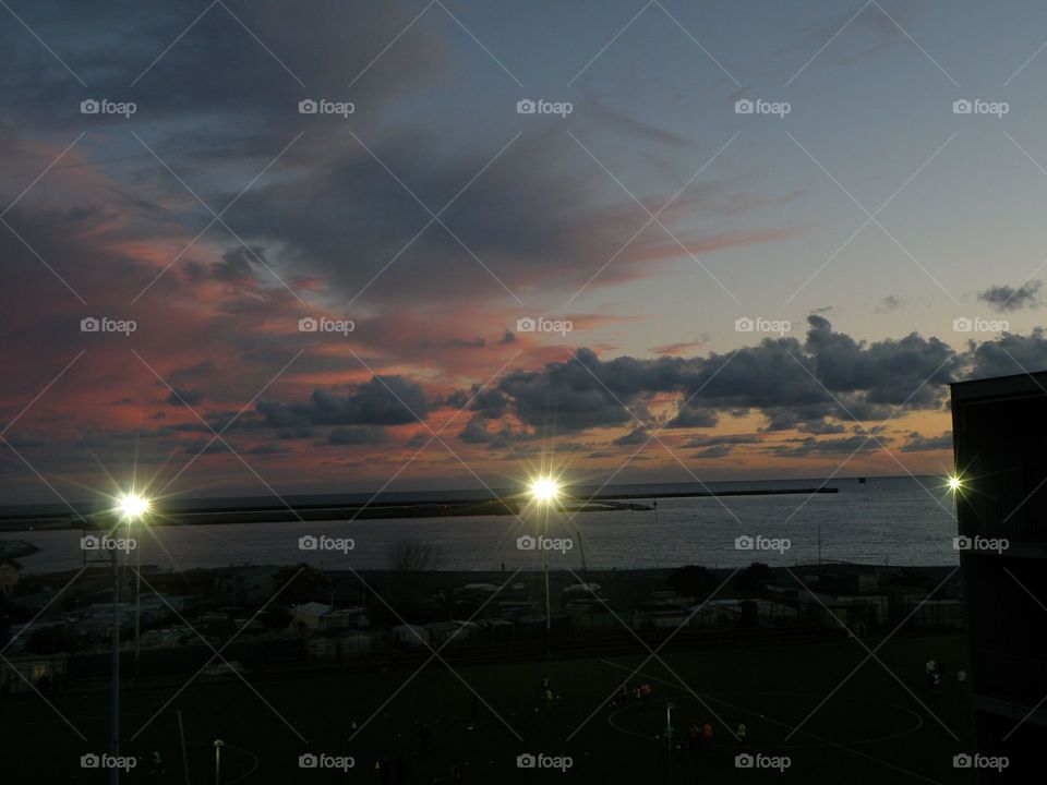 Luci sul campo da calcio