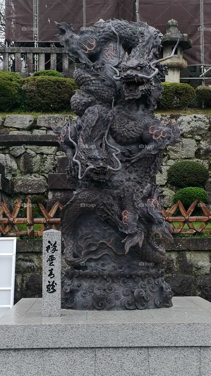 Escultura de dragões entre os famos templos de Kyoto no Japão!