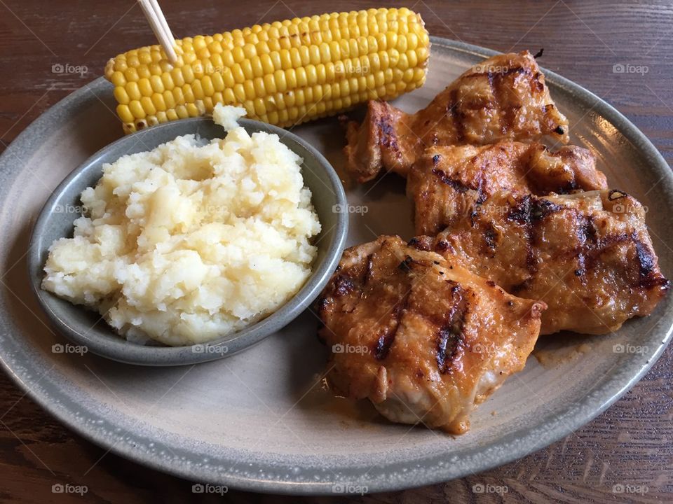 Chicken with mash and sweetcorn 