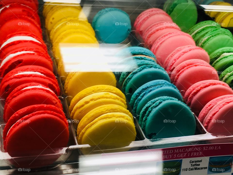 Rainbow of macaroons 