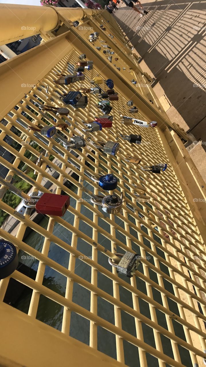 Love locks on the Clemente Bridge