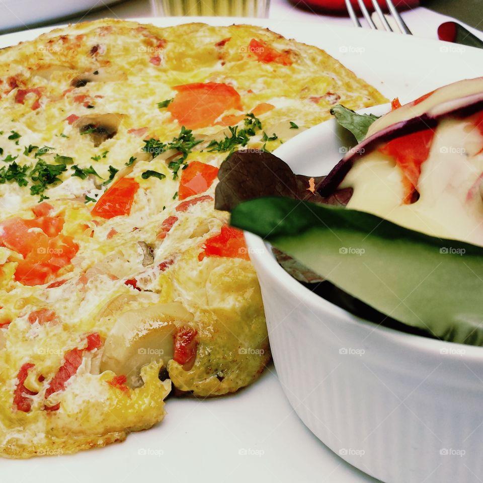 Omelet,  pomme frittes and salad