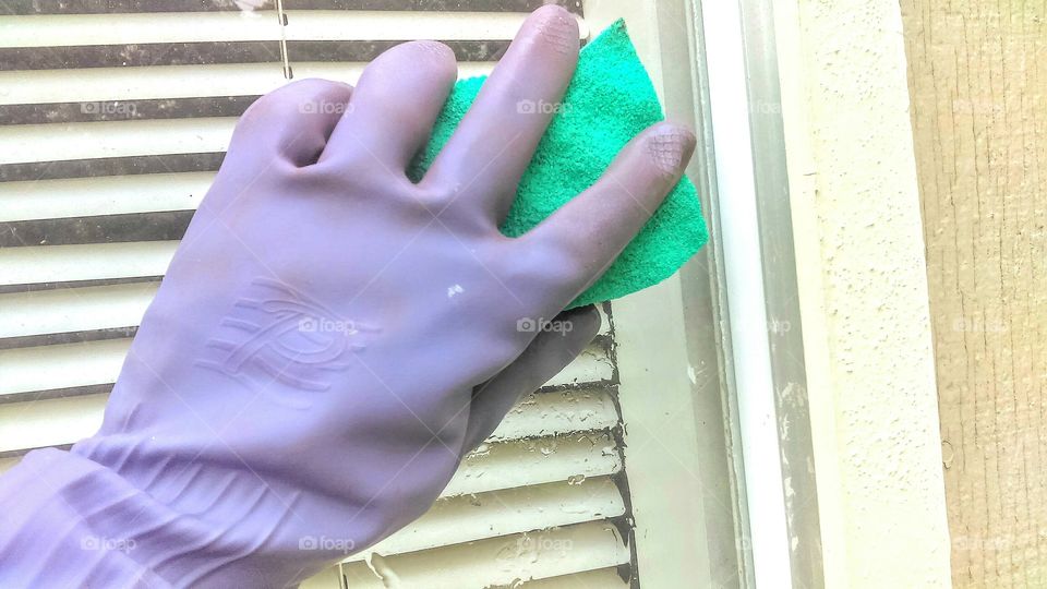 Cleaning windows