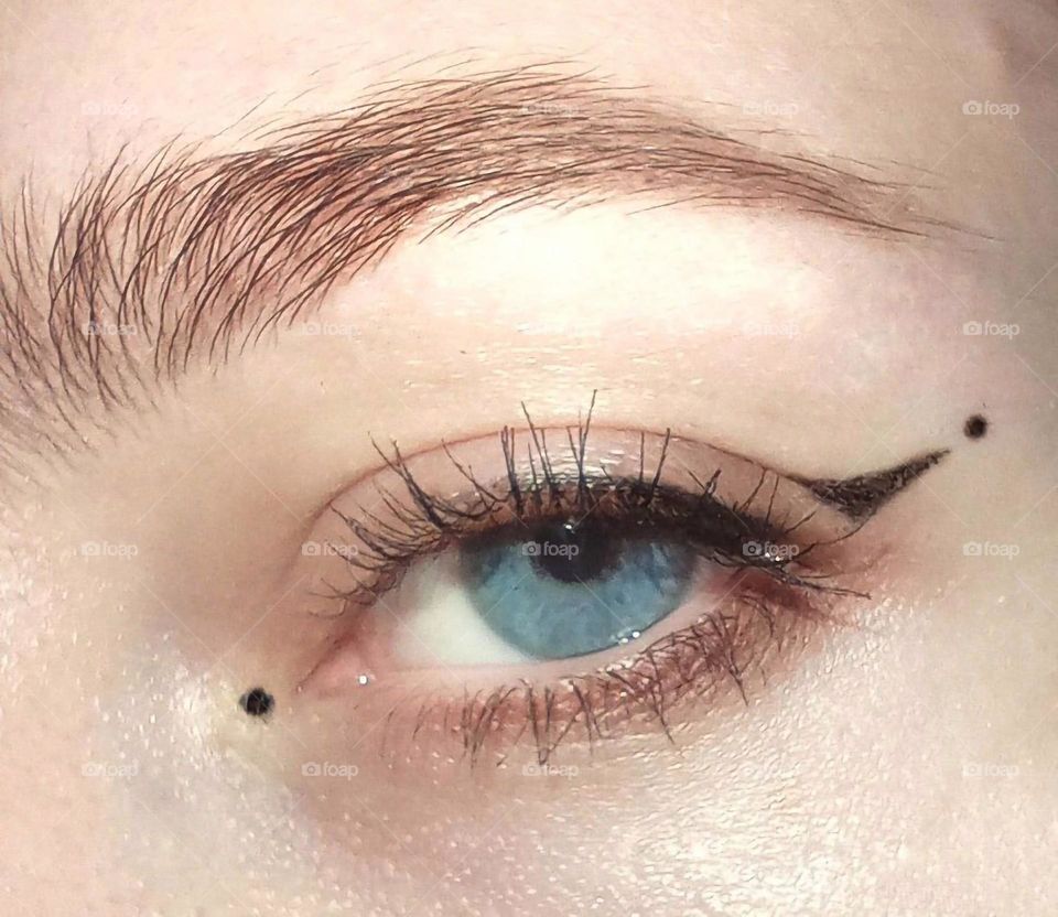 Eye blue