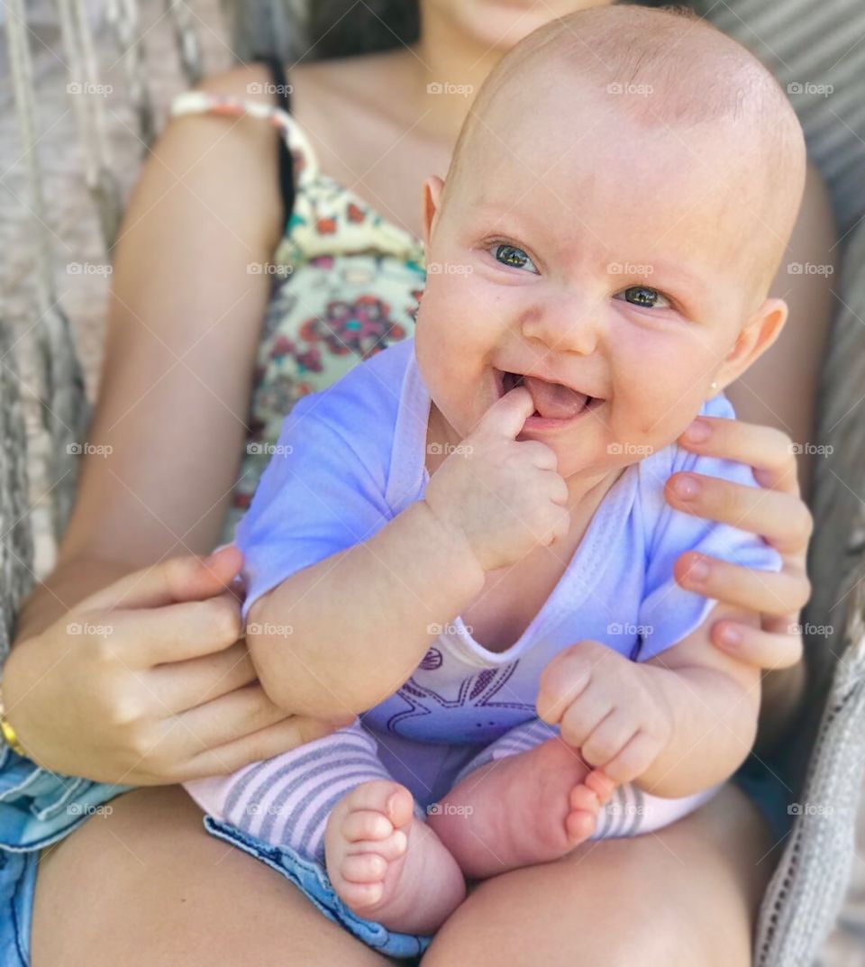 Nossa #caçula está cada vez mais bonita e saudável. Quase 7 meses de vida e um #sorriso encantador. Puxou a mãe dela!
💖#MariaEstela💛
💫 
#Família
#Family
#Felicidade
#Baby
#Bebê
#Amor
#Carinho
#Filha
#PaiDeMeninas 👨‍👩‍👧‍👧