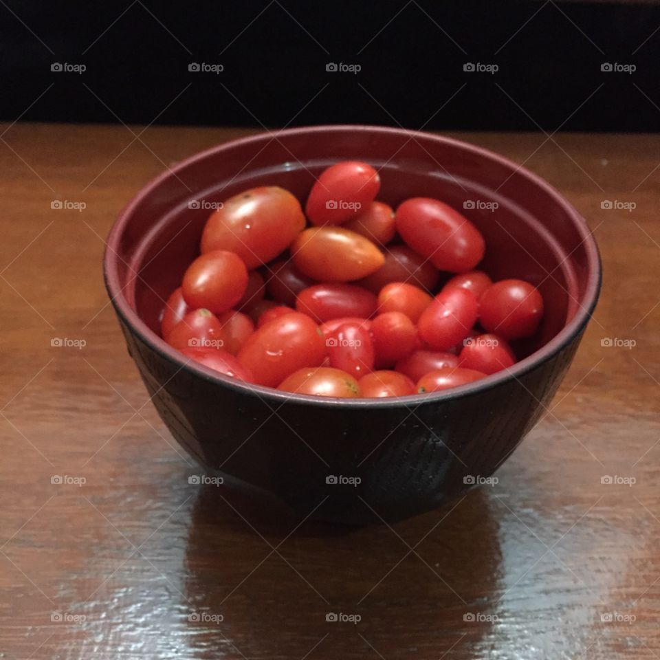 Cherry tomatoes . Cherry tomatoes in bowl