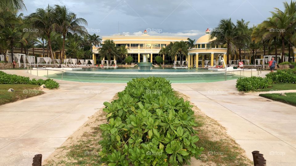 Infinity salt pool at the Iberostar Grand Parasio resort 