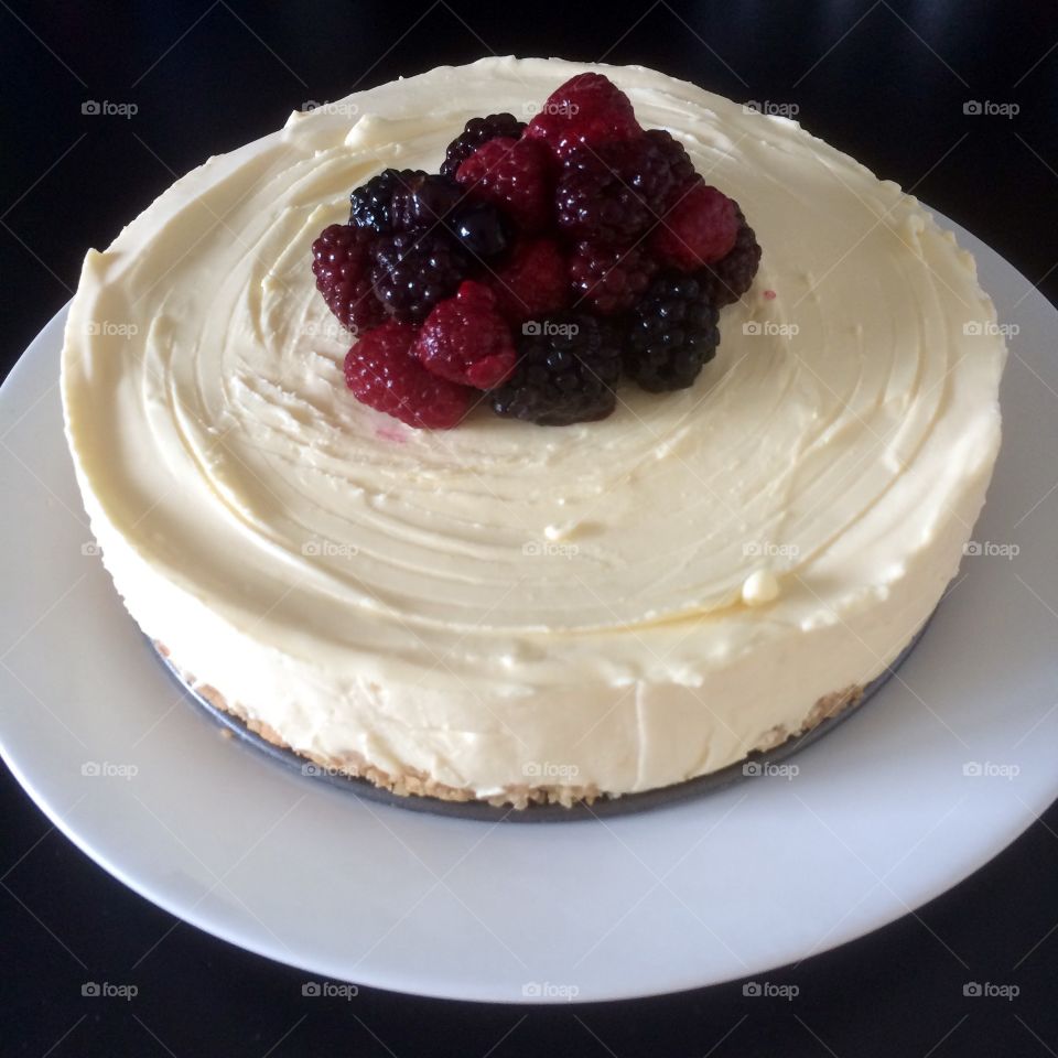White chocolate and summer berry cheesecake 