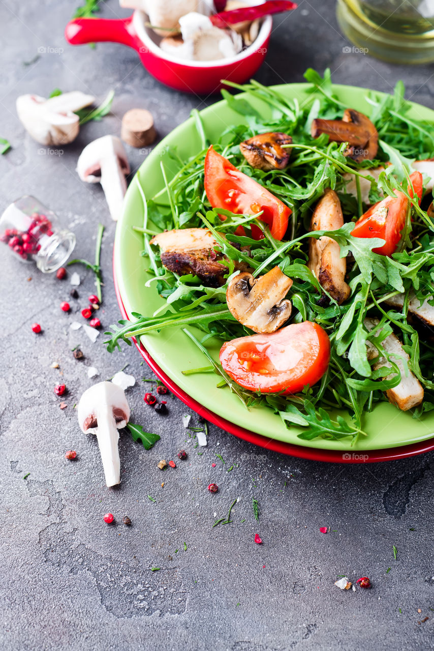 Salad with arugula and mushroom