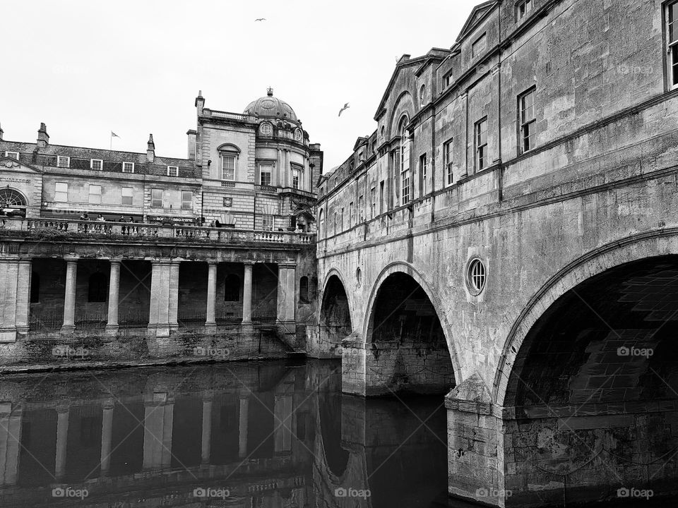 black and white photo of pulteney bridge