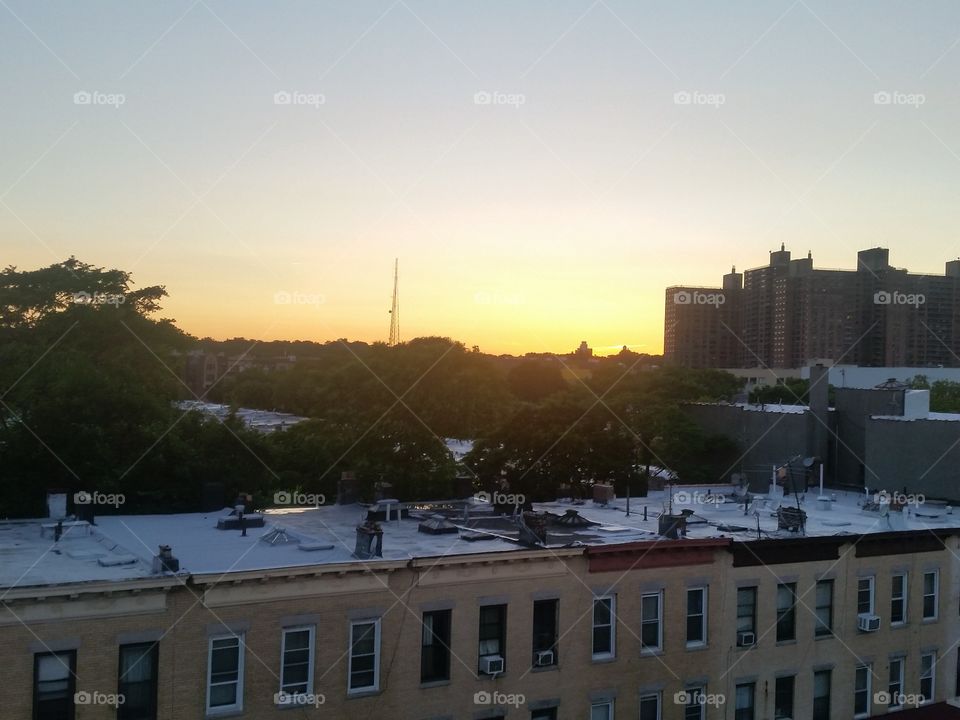 Sunset y Brooklyn. on a rooftop in BKYLN