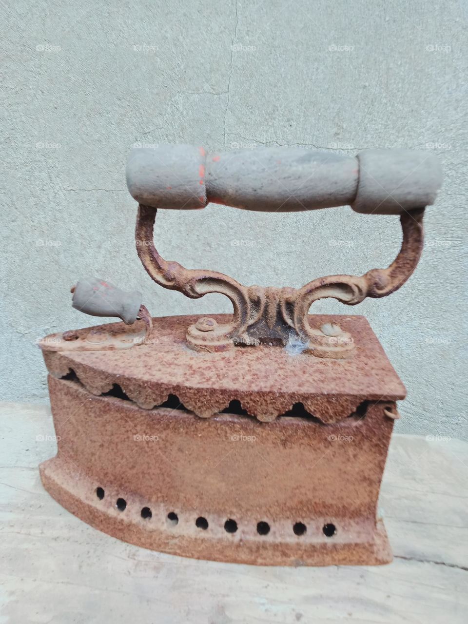 Flat Iron cast coal charcoal , not all rusty is worthless