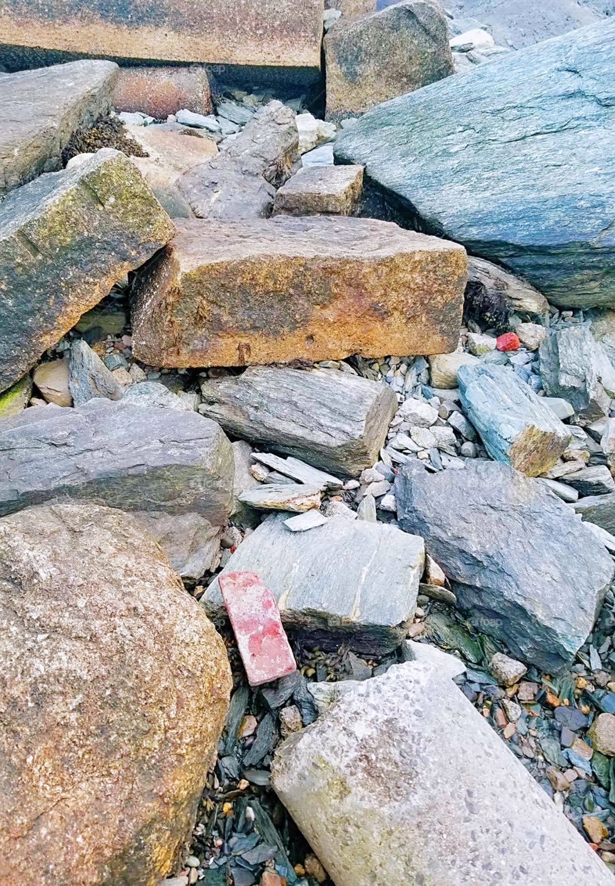 "on the rocks" from the shores of the southern maine beaches. so coastal, so nautical.