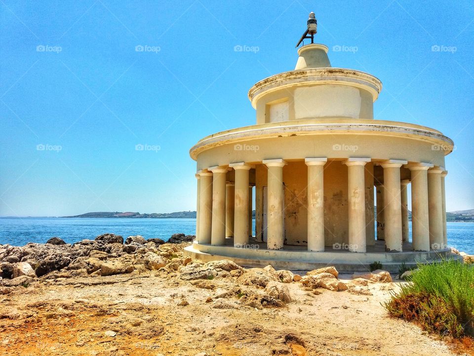 See the lines on the lighthouse !