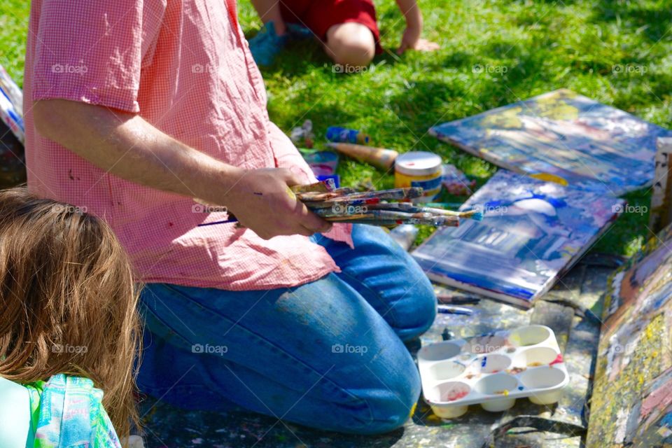 An artist painting Washington DC landmarks at cherry blossom time