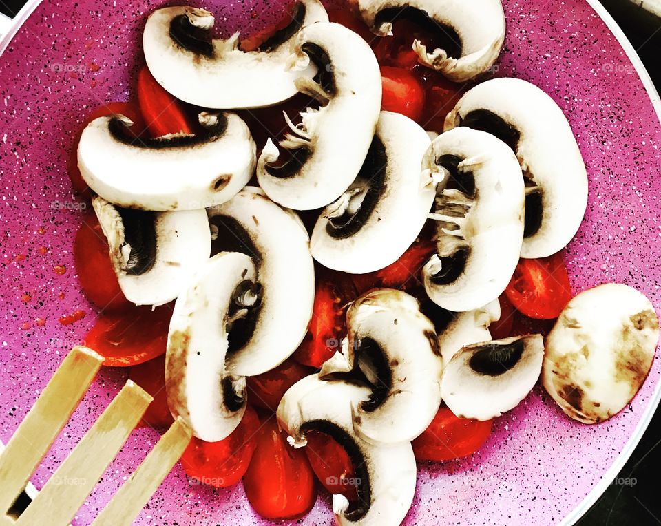 Tomatoes and mushrooms 