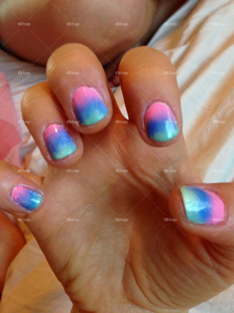 Tri-colorful gradient nails in pink, blue and turquoise.