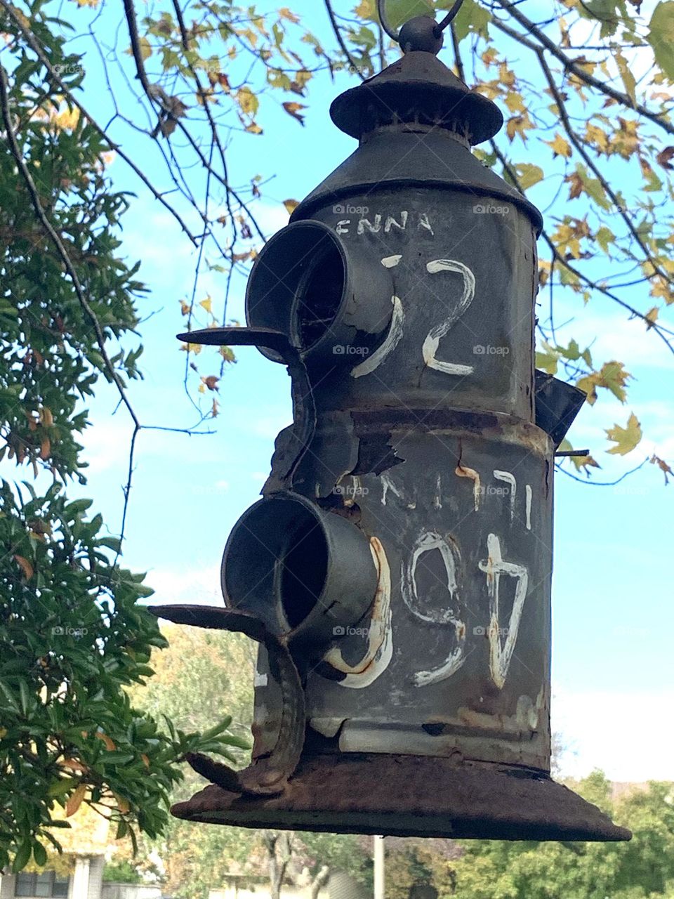 License plate bird feeder