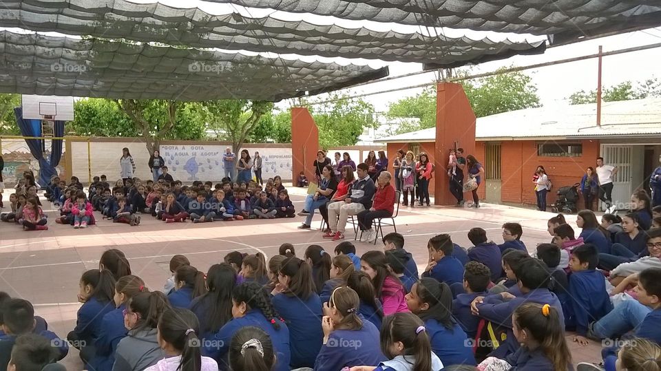 niños en la escuela