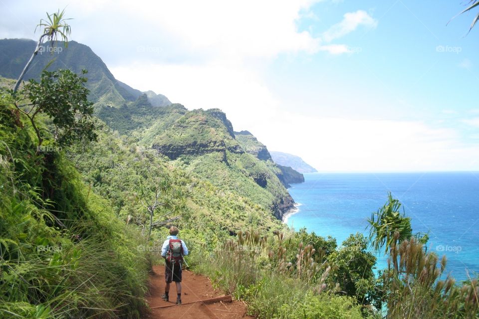 Na Pali Coast. The most stunning views of Kauai via the Na Pali Coast hike 😍