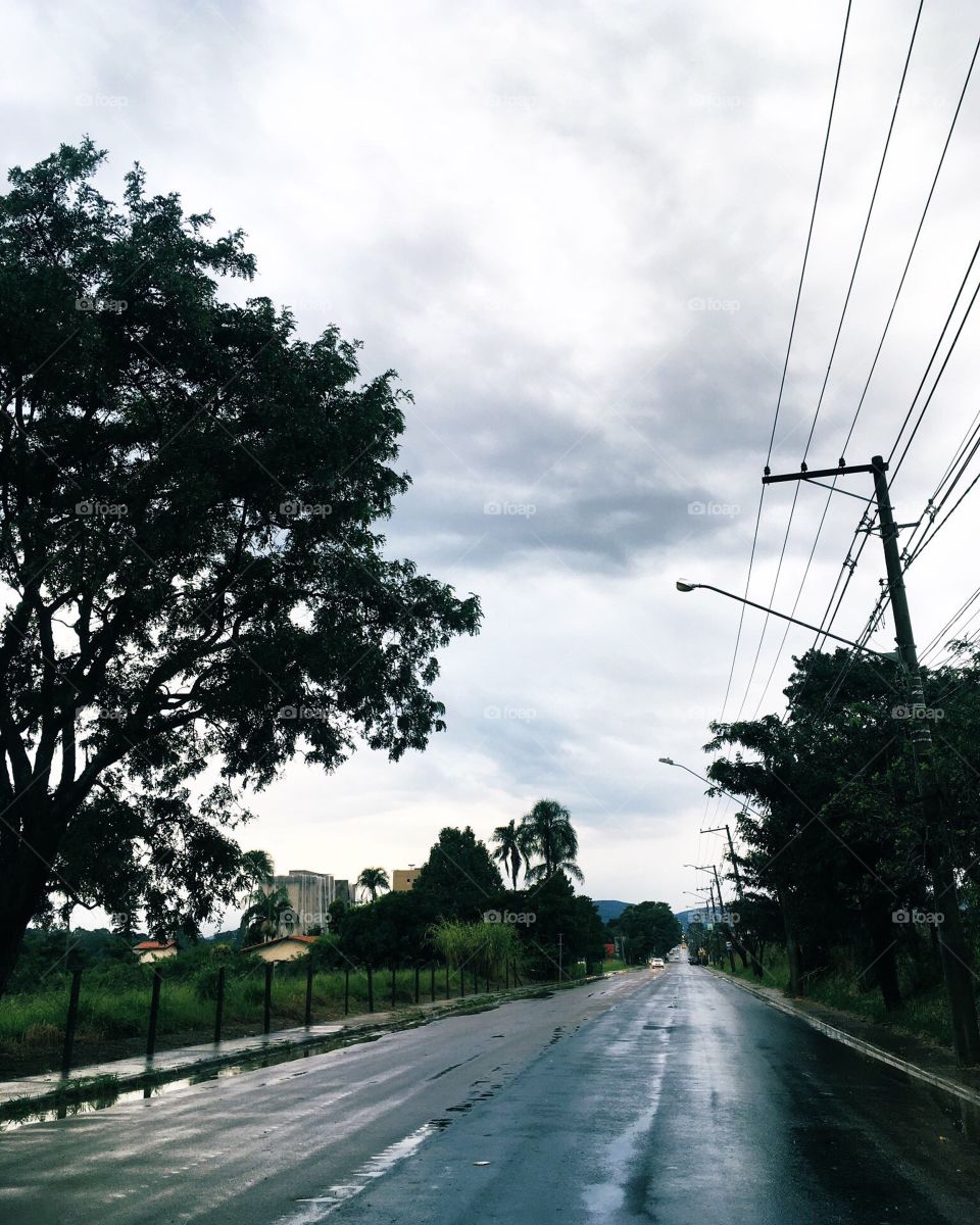 ‪Arre que a #chuva deu uma trégua. Caramba, que #domingo molhado em #Jundiaí!‬
‪📸‬
‪#paisagem #fotografia #natureza #inspiração #mobgrafia ‬