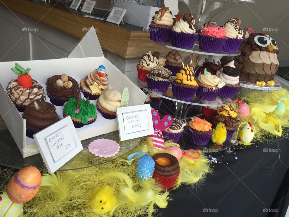 Easter cupcakes display 