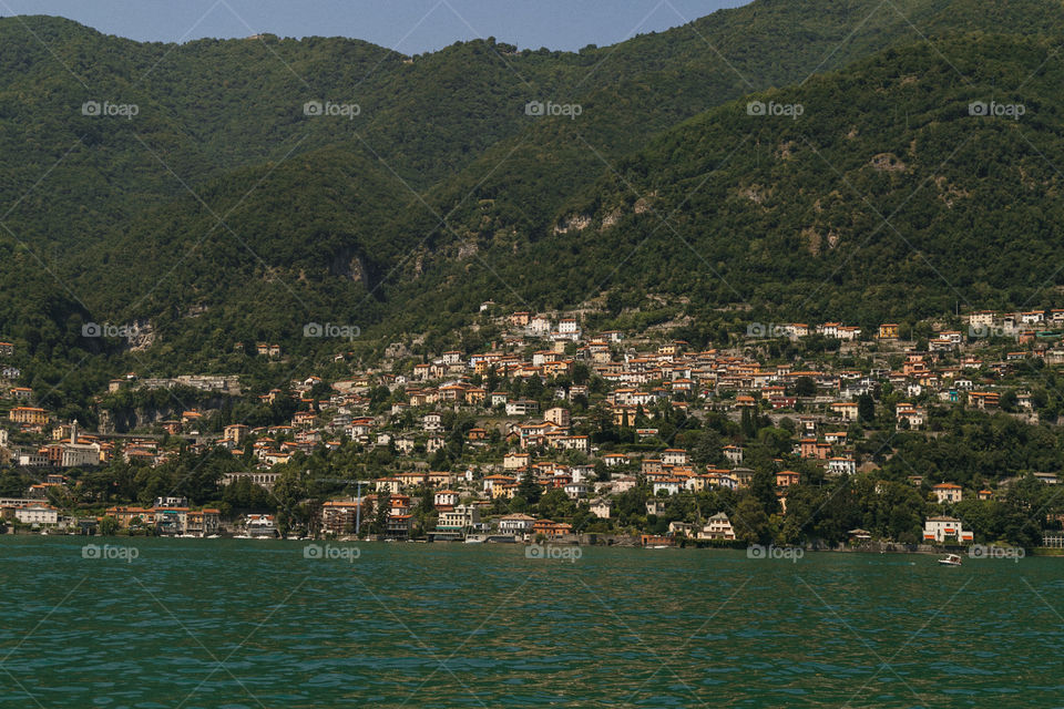Lago Como no norte da Itália é um lugar lindo para se conhecer na Europa, com paisagens incríveis!