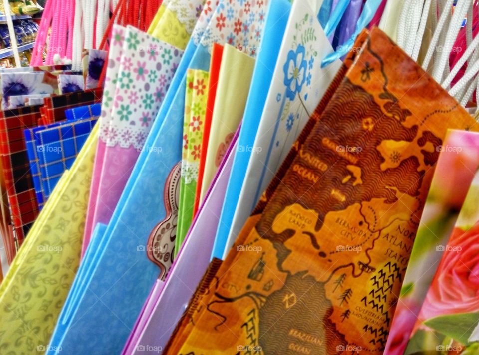 colored paper bags цветные бумажные пакеты