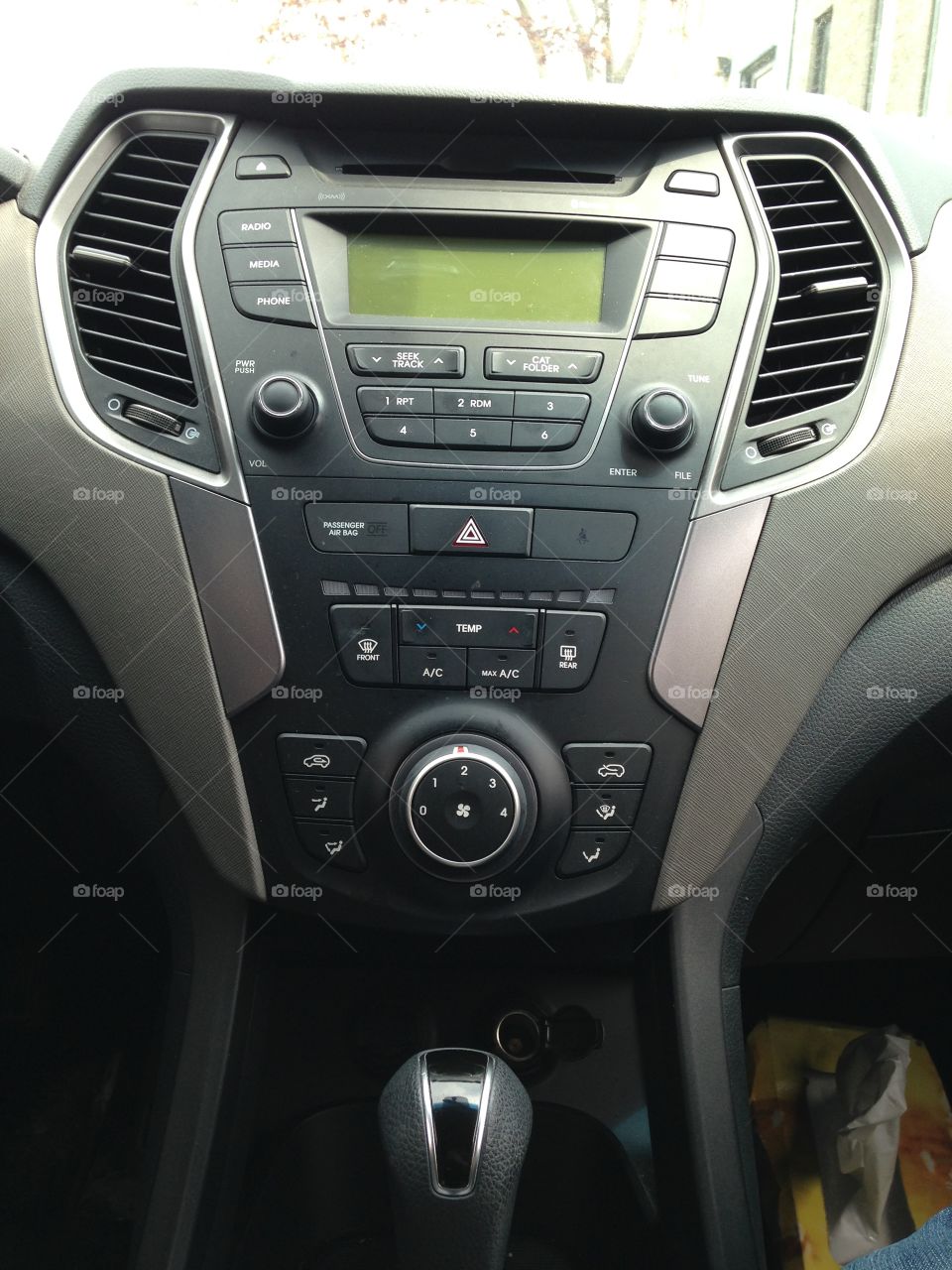 Centre console dashboard and stereo controls on a Hyundai Santa Fe