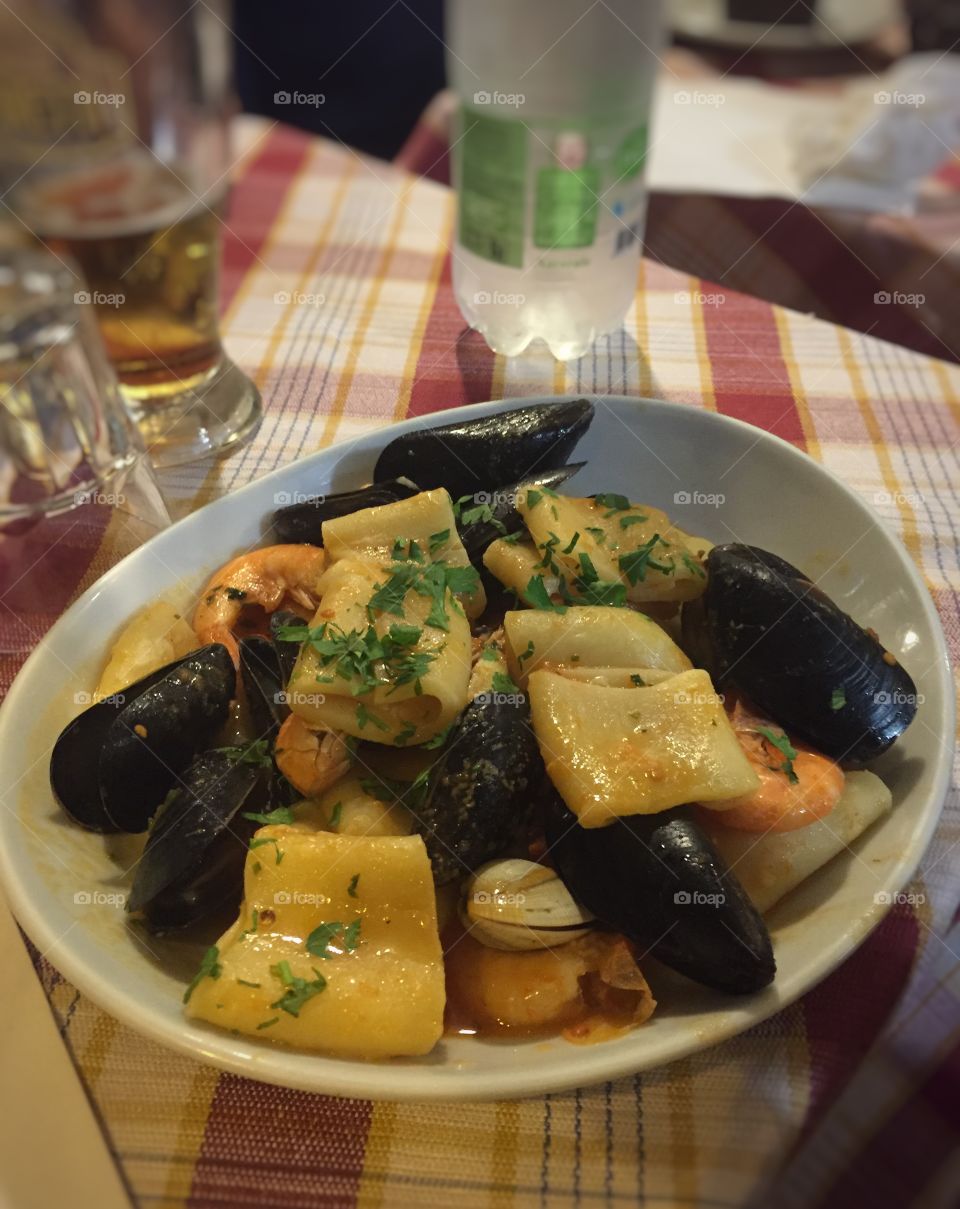 Pasta with mussels, shrimps