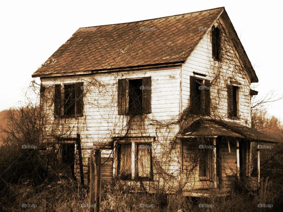 NW farmhouse . The Tale of an Abandoned Farmhouse and a Serial Killer

The Abandoned Farm House.

Nathaniel White is a serial killer from Upstate New York during the early 1990s.

The Killings: White confessed to beating and stabbing six women to death while on parole. 
