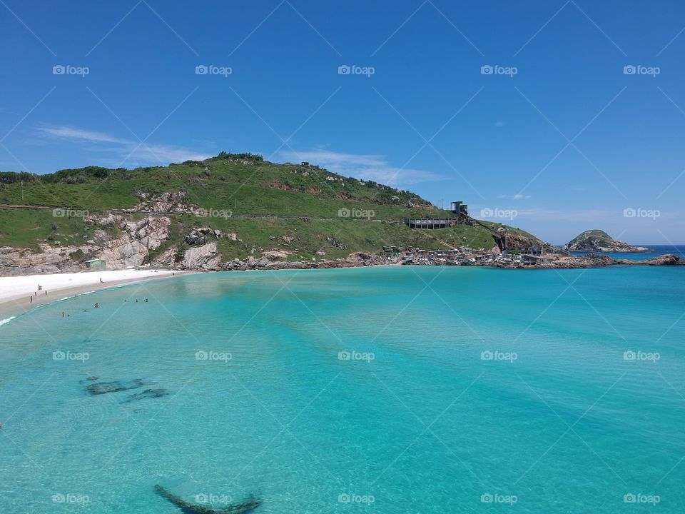 Paisagem aérea de Arraial do Cabo no Rio de Janeiro, Brasil. Lindo o azul do mar!