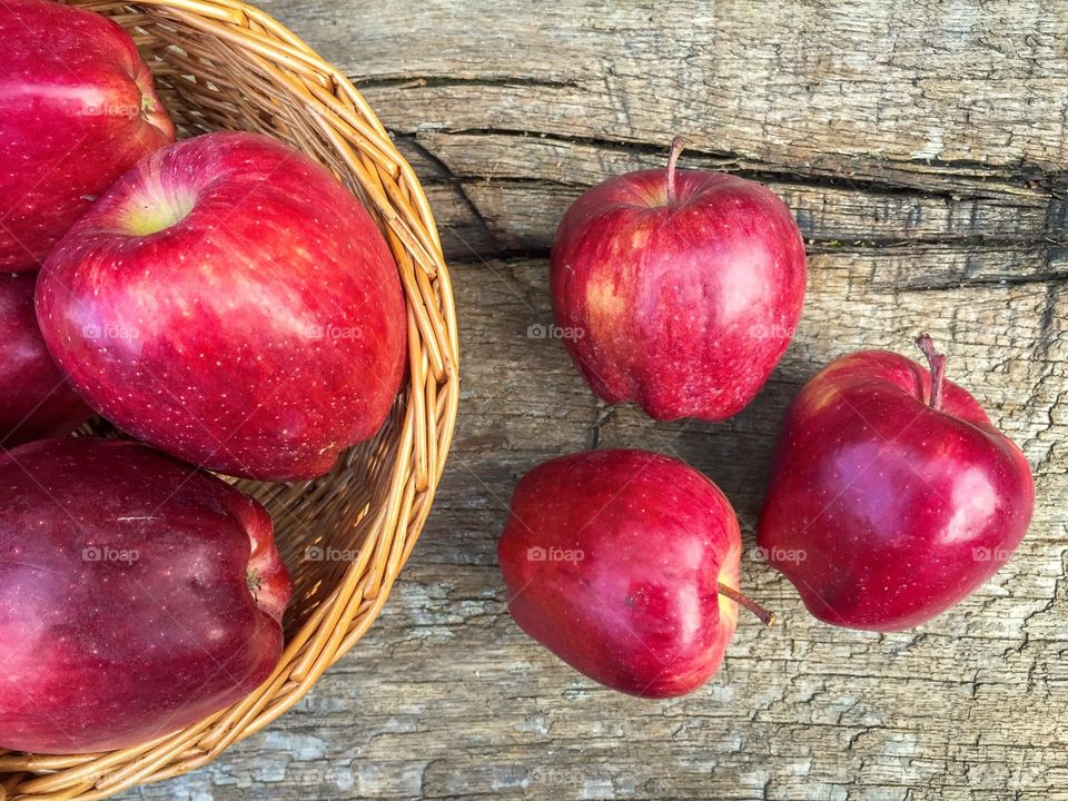 Red apples