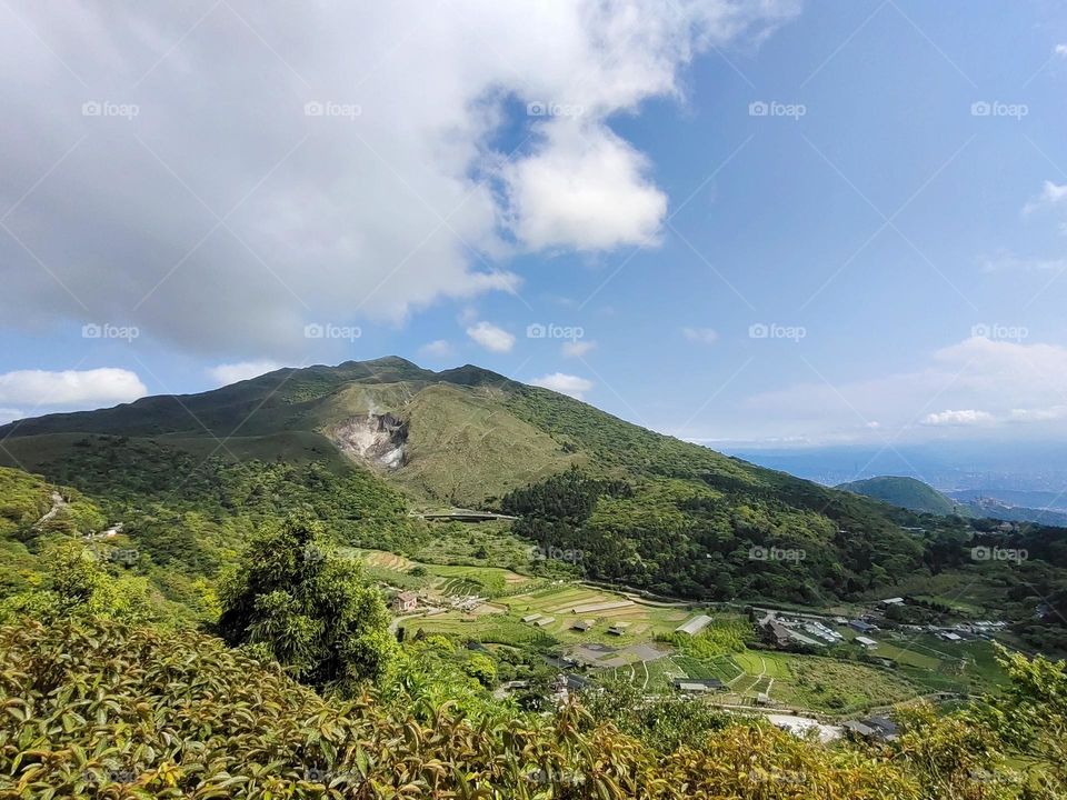 Sulphur mist: mystical beauty of the high mountains