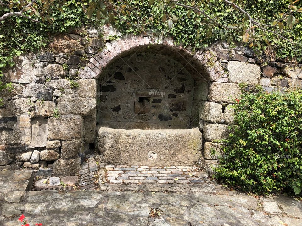 A rather nice looking alcove in the town of Bovey Tracey, Devon, UK.  I am wondering what the history is behind it?