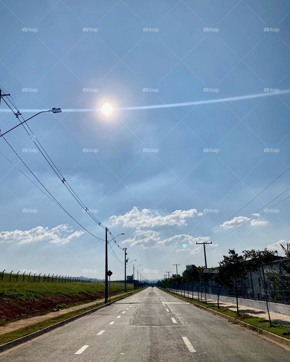 Tudo azul no infinito!
Para onde a estrada nos levará?
Fica na imaginação...
📸
#FOTOGRAFIAéNOSSOhobby
#sol #sun #sky #céu #natureza #horizonte 