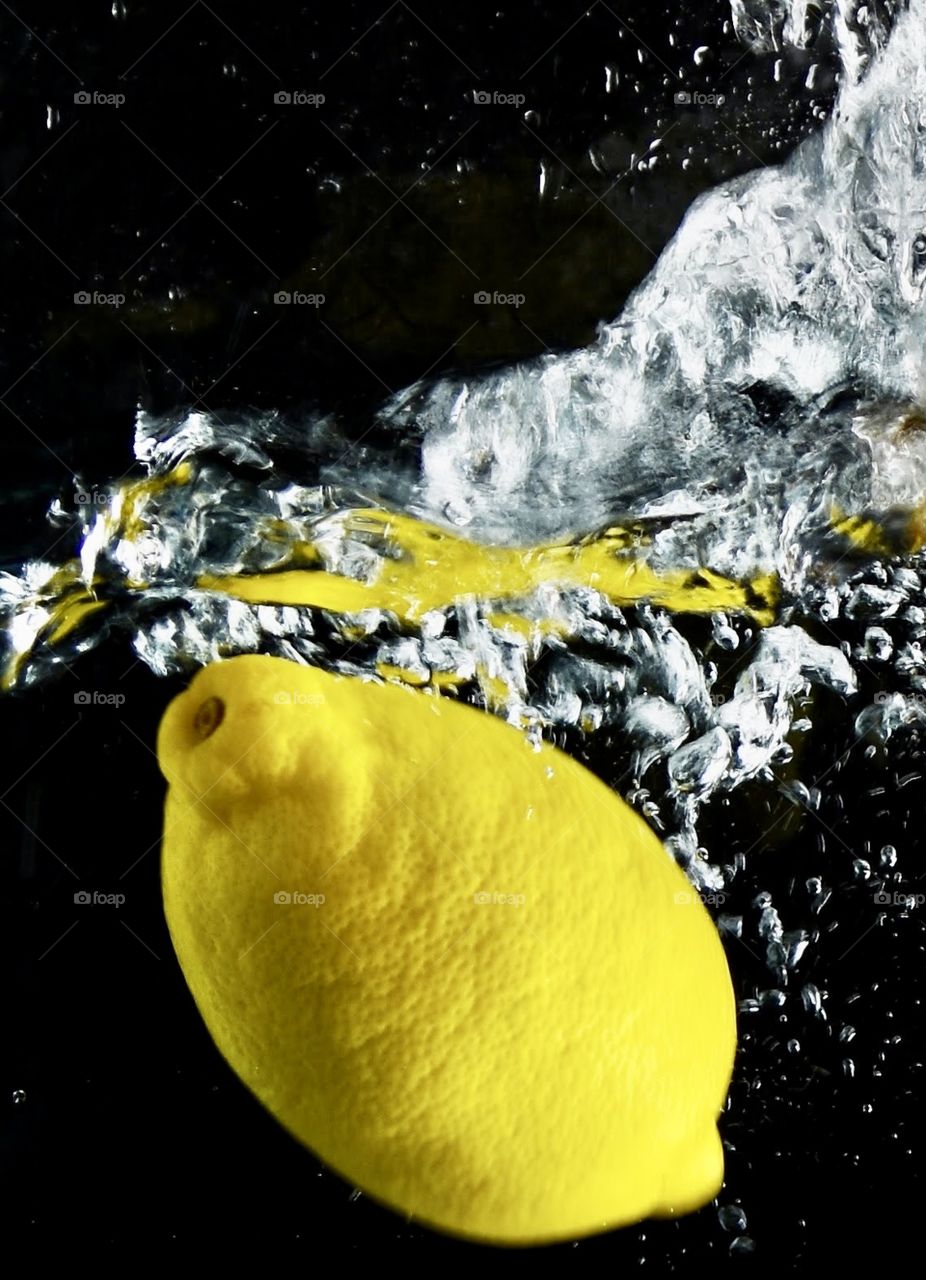 Lemon dropped into water 