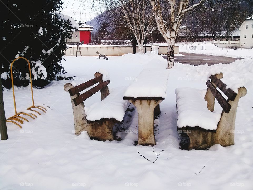 Sit down, please! 😂