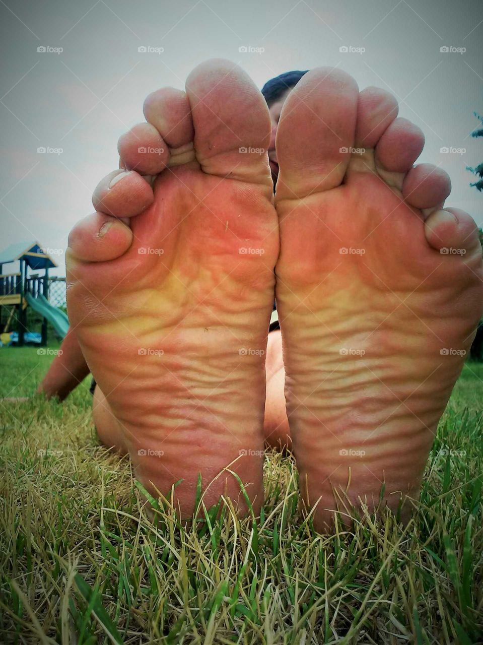 scrunched foot soles relaxing