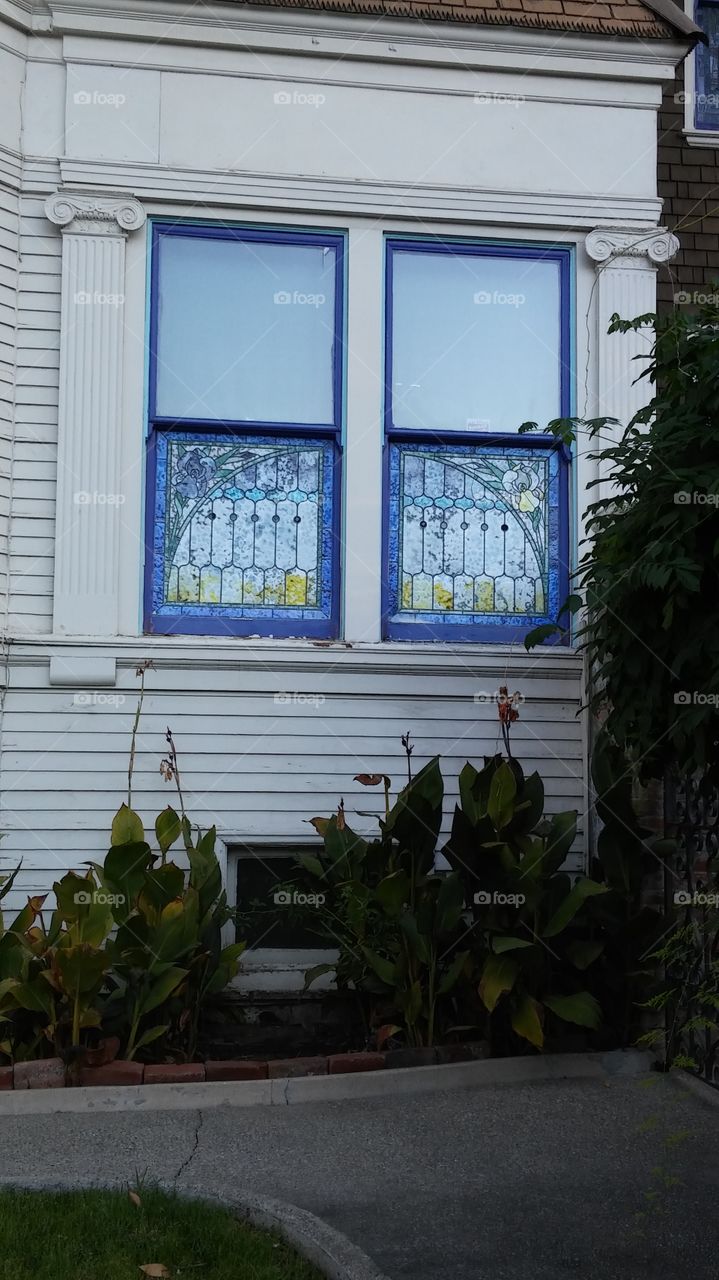 windows around the 🌎 world. antique windows in downtown Sacramento