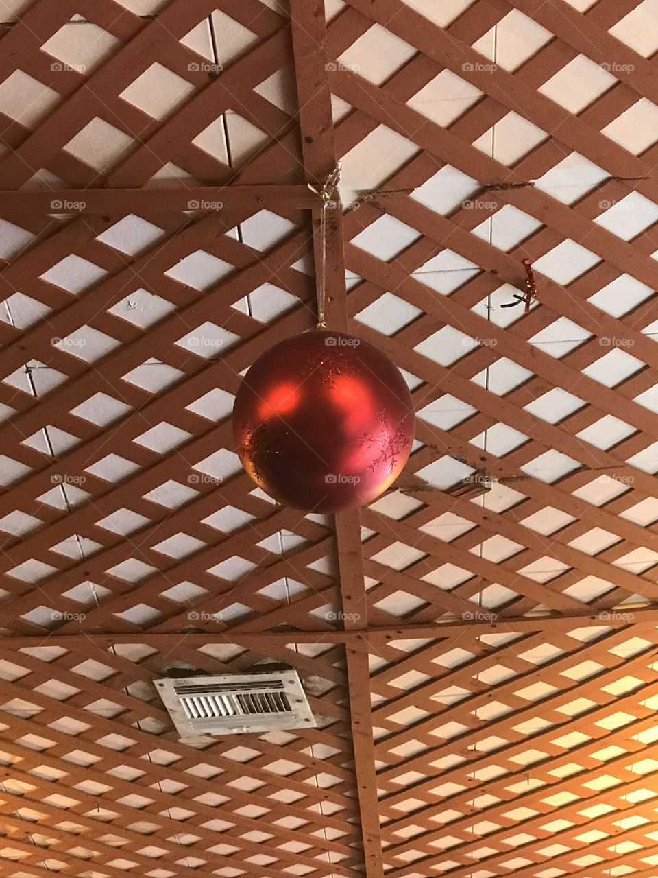 Red round ornament 