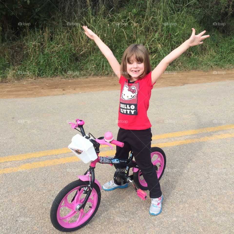 A alegria de aprender a pedalar! Minha Marininha muito feliz na Serra do Japi (Jundiaí)